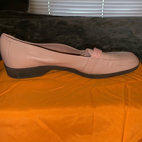 Easy Spirit Pink Leather Loafers - Picture 3 of 8